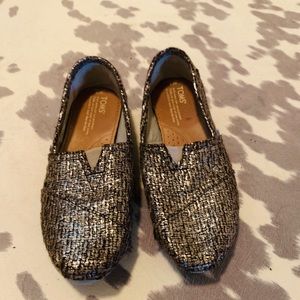 Silver/black weave Toms - Size 7